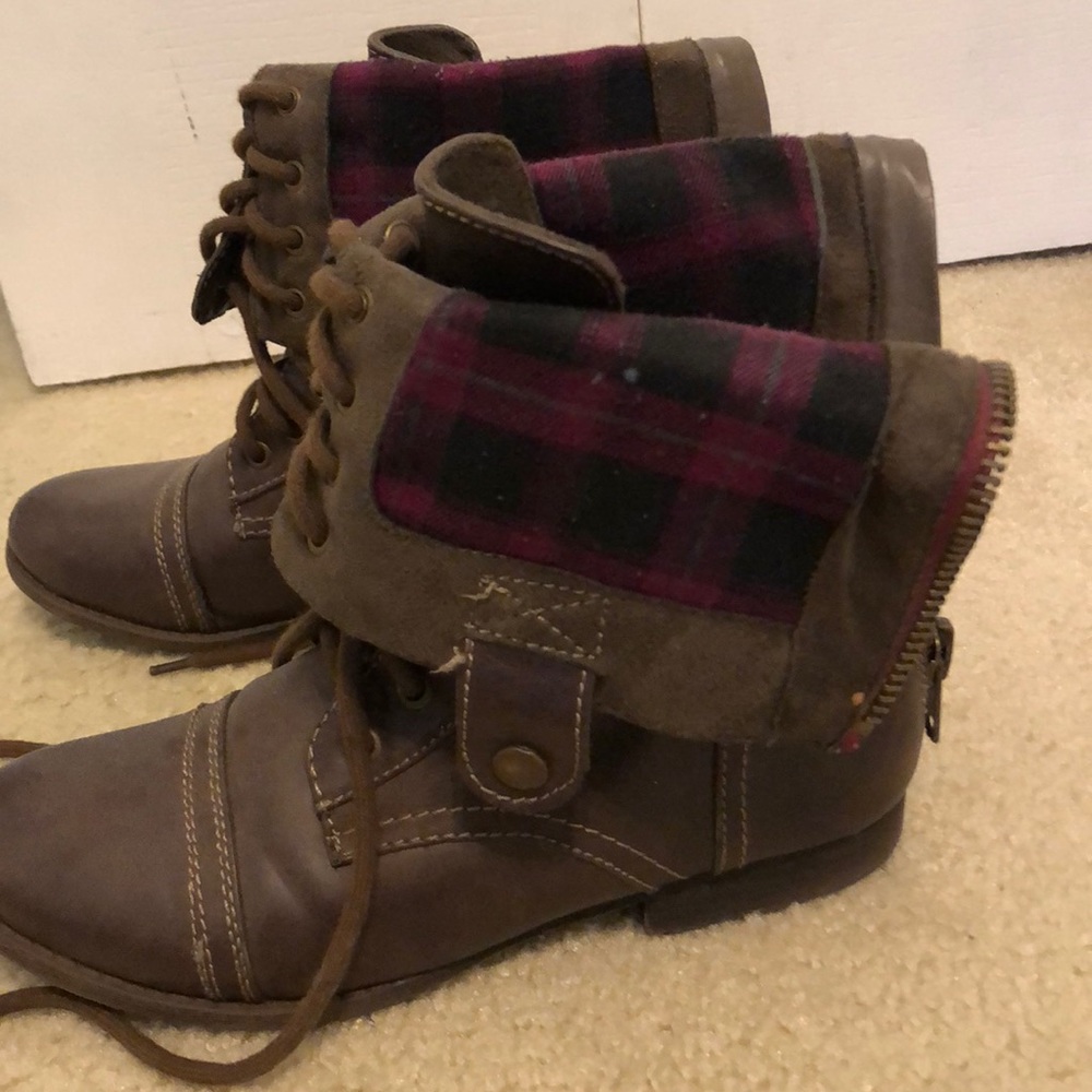 combat boots